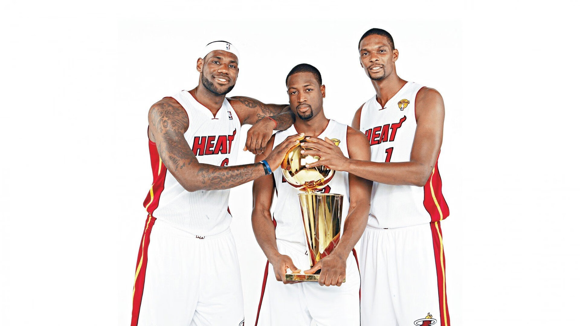 浓眉哥连续七场比赛得分超过出色防守，巴黎圣日耳曼不断突破！全场沸腾不已