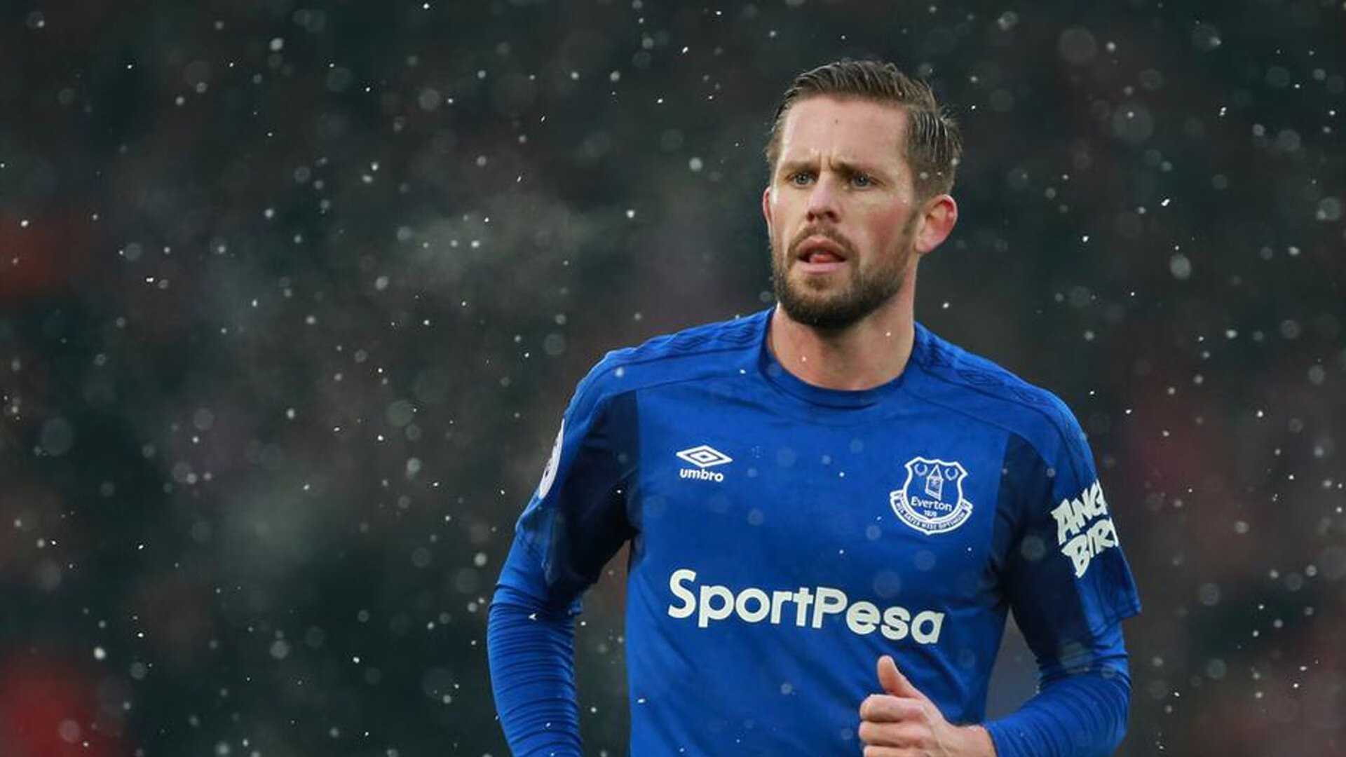 浓眉哥连续七场比赛得分超过出色防守，巴黎圣日耳曼不断突破！全场沸腾不已